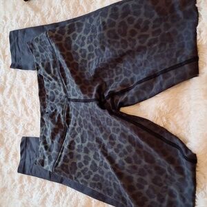 Vie Active Yoga Pants Animal  Print !Size XS